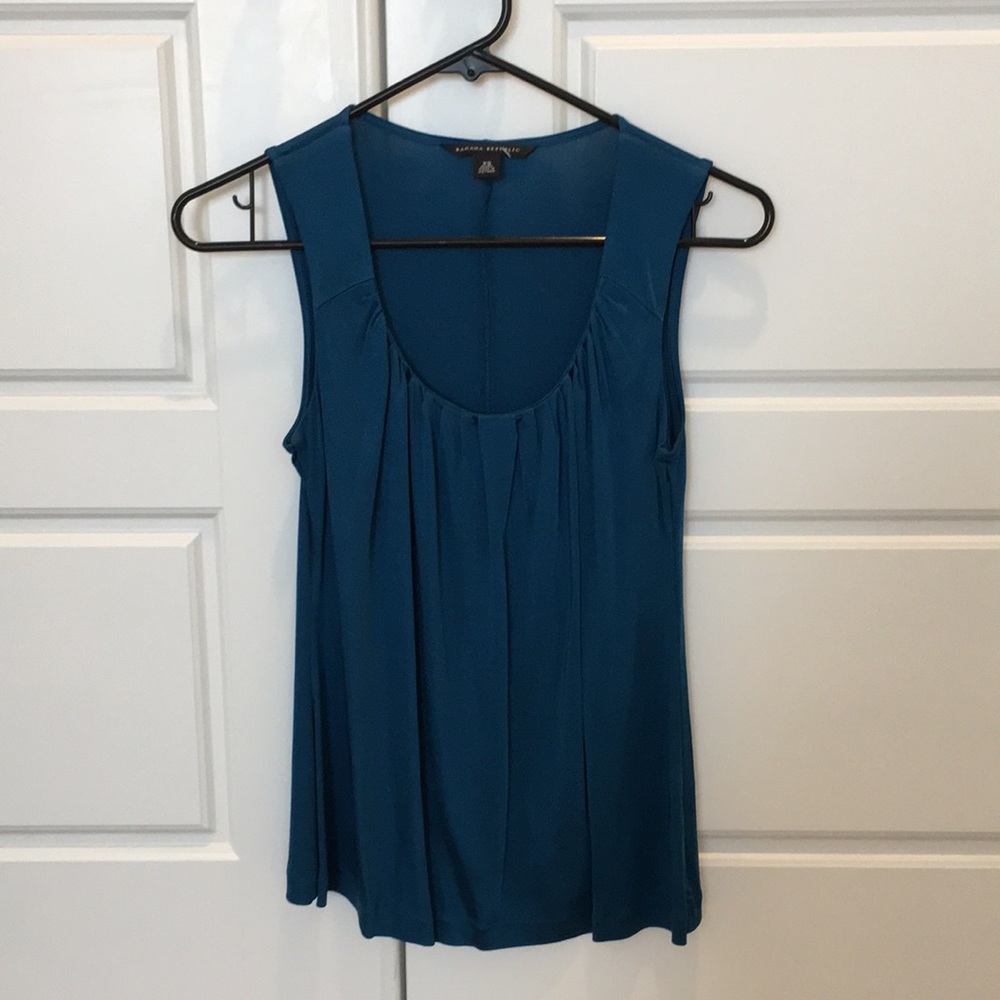 Sleeveless top.